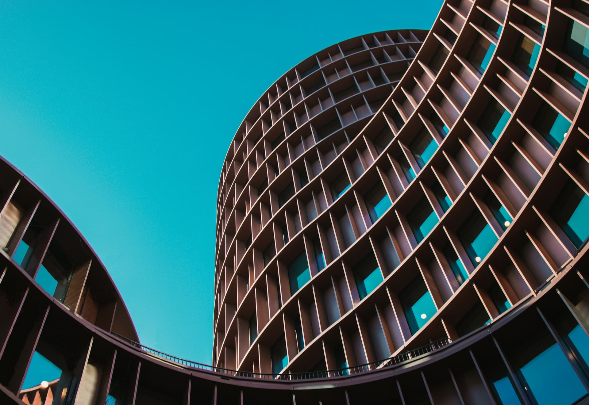 Façade contemporaine aux lames de cuivre