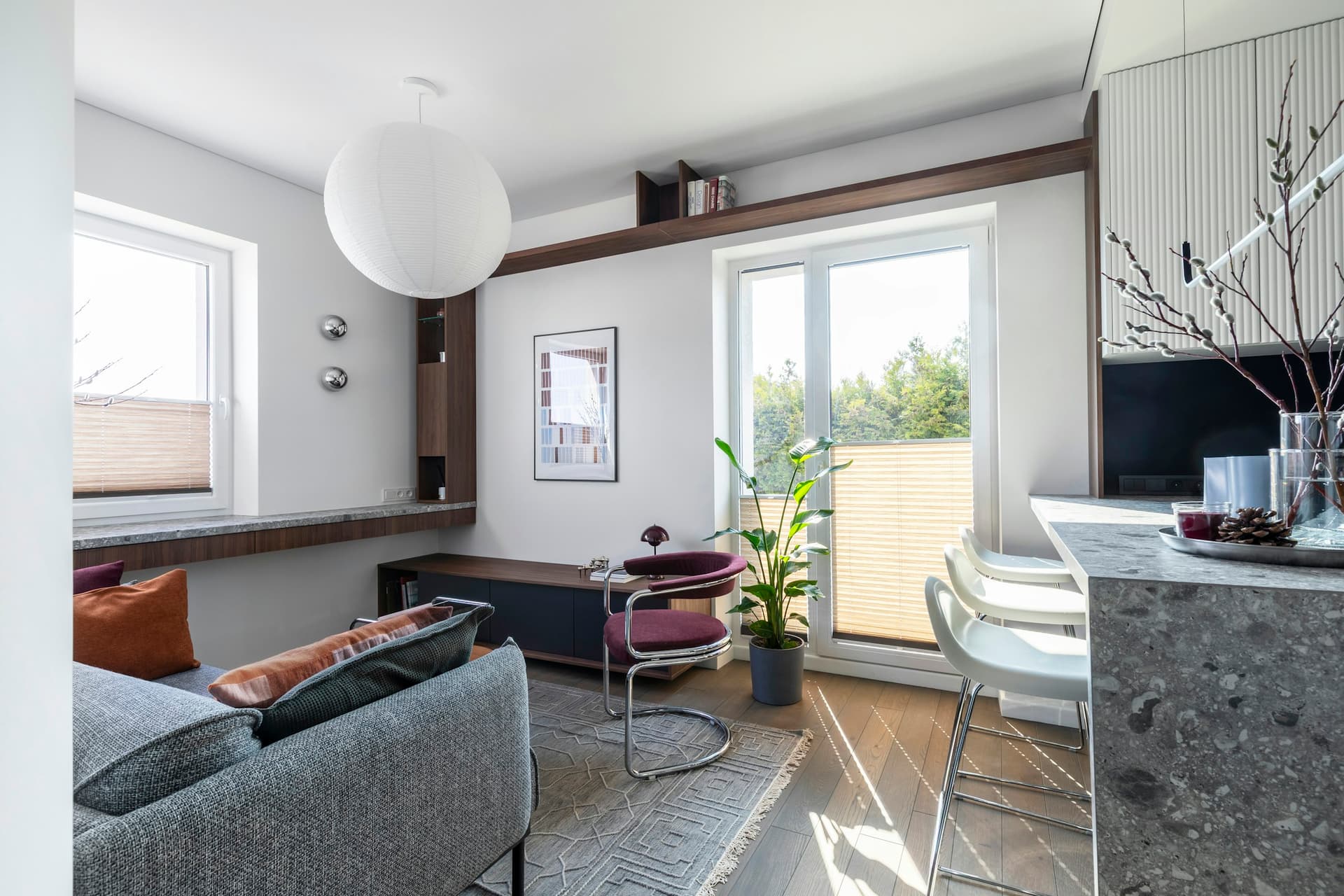 Séjour d’appartement baigné de lumière naturelle